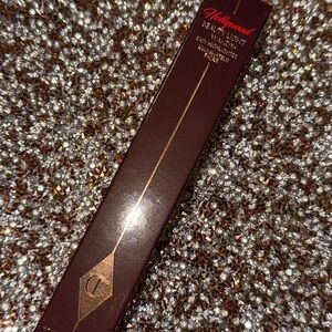 Charlotte Tilbury Hollywood Beauty Light Wand highlighter in “spotlight”